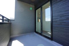 陽当たりの良いバルコニーです。お洗濯やお布団干しはもちろん、日光浴スペースにも。