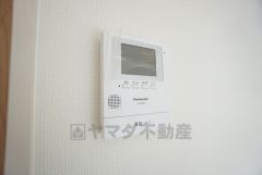 防犯性、セキュリティ対策に安心できるテレビモニター付きインターフォンです。セールスマン対策にもなり安心できます。
