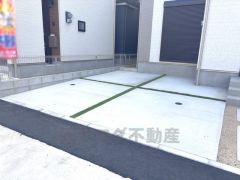 カースペースは並列で2台分確保。