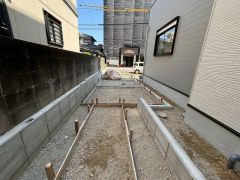 小学校まで徒歩5分以内　通学の負担が少なく、お子様も安心して通える環境