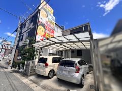 カースペースは屋根付き並列2台分可能＾＾
