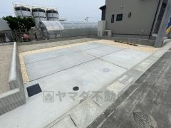 駐車スペース。マイカー用に、来客用に、余裕を持ってご利用いただけます。