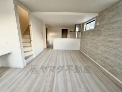 おしゃれなキッチンを中心とした開放的なリビング。お友達や親せきをお招きするのも楽しみです＾＾