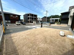 広々とした南側のお庭付き　ガーデニングや家庭菜園、お子様の遊び場としても活躍します。