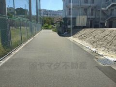 南西側約4.5ｍの公道に面しています。