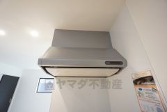 ファンやフィルターが見えにくいレンジフード。パッと視界に入っても細部までは見えにくく、オシャレでインテリアデザインの一部になりますね＾＾