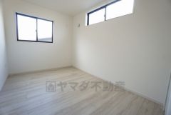 同仕様写真。現況と異なる場合は現況を優先します。2面採光を確保した爽やかな風を感じて起きる朝は、快適生活の始まりに。