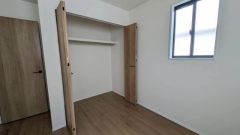 住む人のこだわりを活かす洋室＾＾クローゼットもあり荷物もすっきり片付けられ、ゆとりのある暮らしが出来ます＾＾