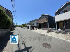 南側約6.79メートルの公道に面しています。