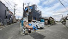 前原小学校まで徒歩2分　通学の負担が少なく、お子様も安心して通える環境