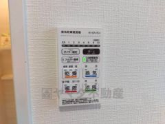 浴室暖房乾燥機には、暖房、乾燥、涼風、換気の4つの機能が付いています。タイマー付きです。換気・雨の日の洗濯も安心です＾＾