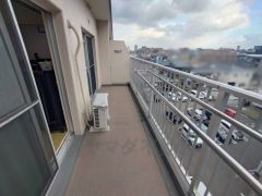 2部屋から行き来できる便利な2WAYバルコニーです。