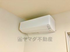 リビングにエアコンが付いています。ご家族の集まる場所で快適に過ごすことが出来ます＾＾