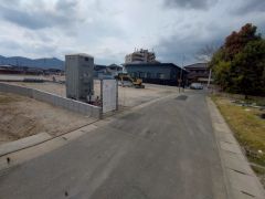 前面道路約4ｍ。バス通りから1本入った落ち着いた住宅地＾＾