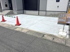 前面道路が広いので楽々駐車できますよ＾＾