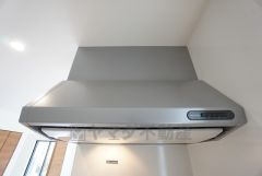 ファンやフィルターが見えにくいレンジフード。パッと視界に入っても細部までは見えにくく、オシャレでインテリアデザインの一部になりますね＾＾