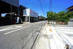 前面道路は6ｍ以上と広々としているので、駐車も楽々できますね＾＾