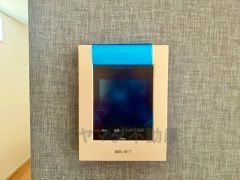 防犯性、セキュリティ対策に安心できるテレビモニター付きインターフォンです。セールスマン対策にもなり安心できます。