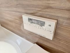 お湯の量や温度調整したい時、簡単に操作できるのでどんな季節でも快適なバスタイムになりそうです＾＾