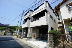 ビルトインガレージ1台分。