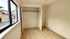 家具を選ばないナチュラルなフローリングとシンプルなクロスです＾＾