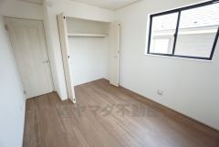 クローゼット付きなので、すっきりと整理整頓でき気持ちよく過ごせますね＾＾
