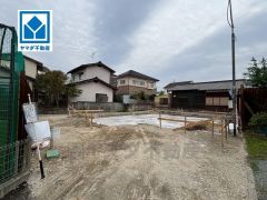 土地60坪以上。小学校とスーパーも徒歩10分いないの快適な住環境です＾＾