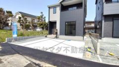 駐車スペース並列で2台分（車種による）あります。ご夫婦で1台ずつ所持されているご家庭にも安心ですね。