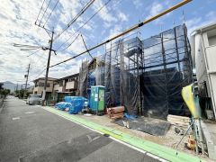 駐車スペース並列で2台分（車種による）あります＾＾