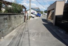 南側約4ｍの公道に面しています。