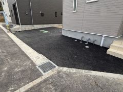 カースペースは2台分確保(車種による) ご夫婦で1台ずつ所持されているご家庭も、来客時も安心ですね