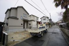 前面道路含む現地写真。