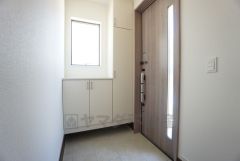 たっぷり収納できるシューズボックス付きなので、家族全員の靴がきれいに整頓できます。