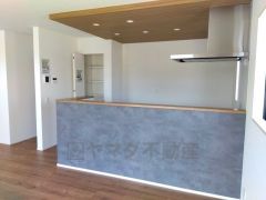 キッチンから会話が弾みそうなダイニングです。お友達や親せきをお招きするのも楽しみになりますね＾＾