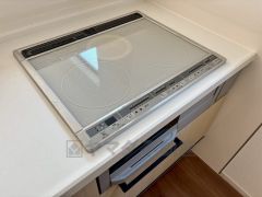 オール電化で掃除がしやすいIHクッキングヒーターです＾＾