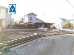 東側約4.5m公道（法42条1項1号道路）、北西側約3.6m公道（法43条2項2号道路）、北東側約3.9m公道（法43条2項2号道路）