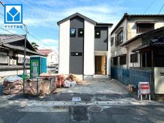 生の松原エリアの落ち着いた住環境。角地の新築戸建