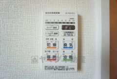 雨の日の洗濯も安心できる浴室暖房乾燥機付き浴室。