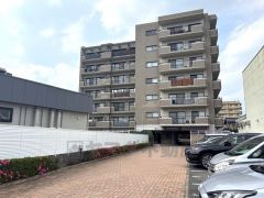 徒歩10分圏にスーパー、コンビニ、ドラッグストアなど周辺施設充実＾＾ バス停徒歩1分～天神＆博多へのアクセス良好＾＾