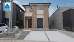 落ち着いた住宅地内で快適な生活を実現してみませんか。周辺の買い物施設等が充実しており生活環境が整っています。