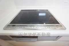 汚れてもサッとふける、お手入れのしやすいIHクッキングヒーター。オール電化なので経済的です。
