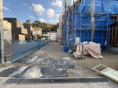 奥：1号棟、中央：2号棟、手前：3号棟。