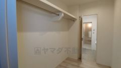 玄関から直接出入りできるファミリークローク。帰宅後アウターをすぐに収納出来るため、部屋が散らかりにくく片付けらくらく＾＾