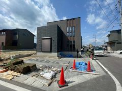 前面道路幅員約6ｍ。快適でゆとりのある生活空間で新生活を始めませんか＾＾