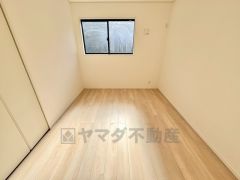 家具を選ばないナチュラルなフローリングとシンプルなクロスです＾＾