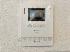 防犯性もばっちり、TVモニター付きインターホン完備。大きなモニターで玄関先を確認できます。