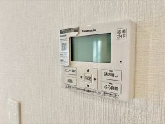 お湯張り、追い炊きが楽々操作できる給湯機リモコン。