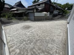 日光浴やガーデニングはもちろん、リビングから姿が見守れるのでお子さまの外遊びの場としても安心です＾＾