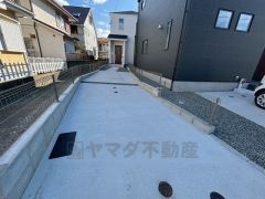 カースペースは縦列で3台。