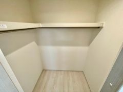 大容量のウォークインクローゼット。季節ごとのお洋服全てを収納できるので、衣替えも楽になりますね＾＾